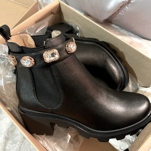 Steve Madden amulet boots. Size 8.5.